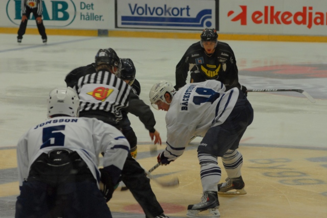 Nicklas Bäckström playing with the Icebreakers against Västerås in August 2010.